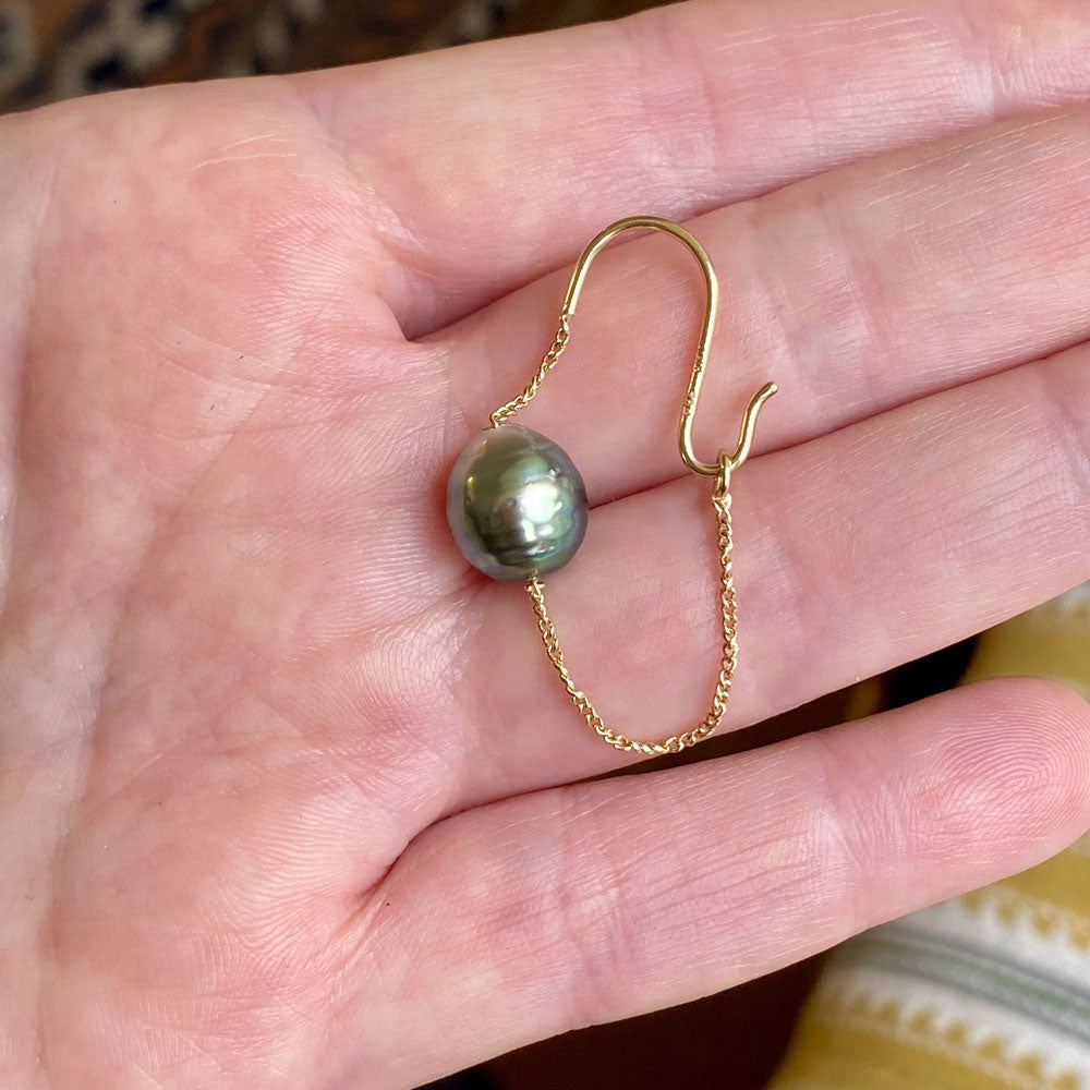 Dingle ørering med Peacock Grøn ferskvands perle - 18K guld