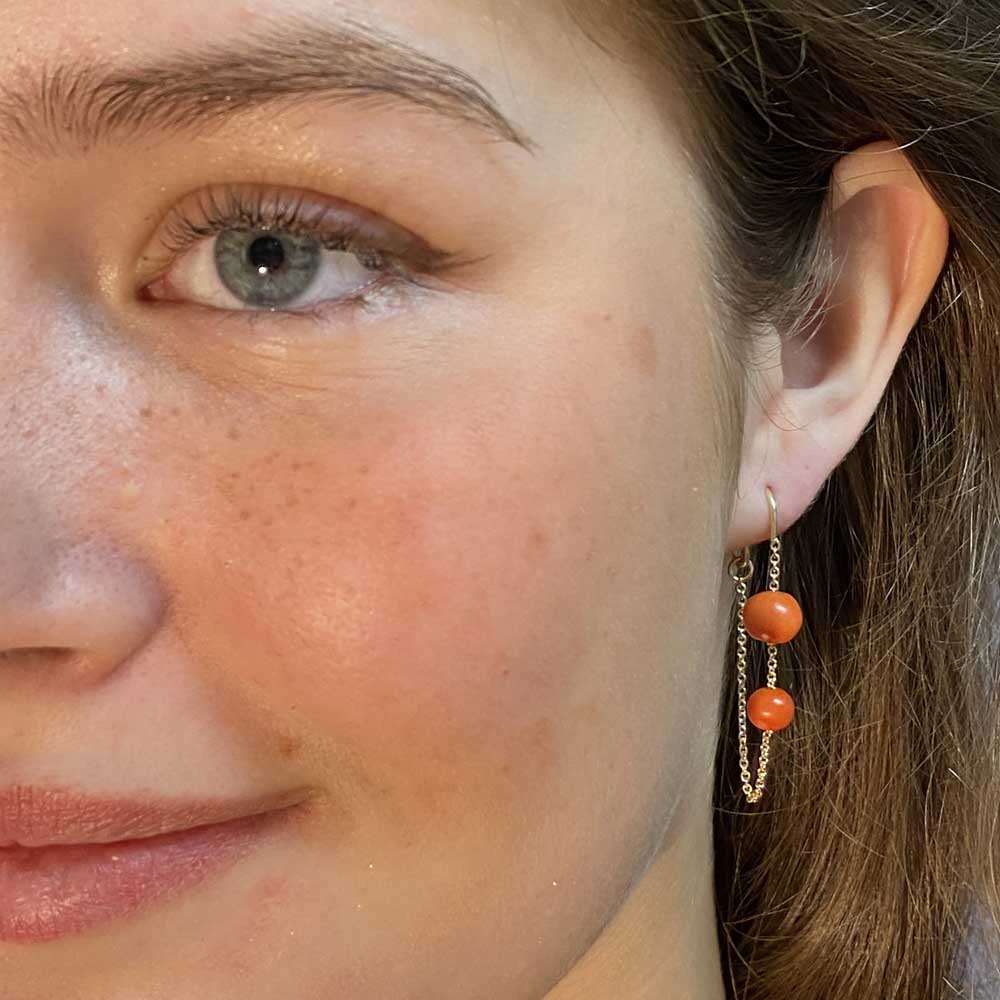 Dingle ørering med koral - 14K guld - Kleines.dk 1