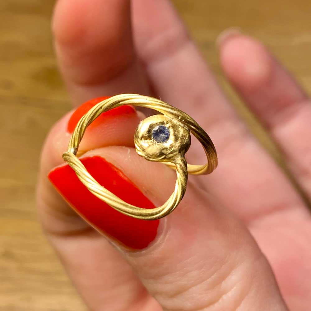 Hippie Cobra Ring med blålig safir #2