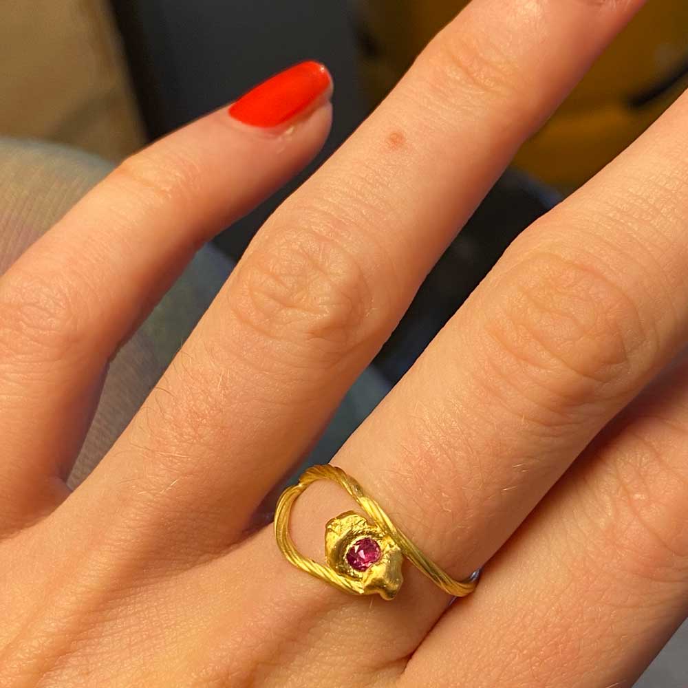 Hippie Cobra Ring med rød safir #1